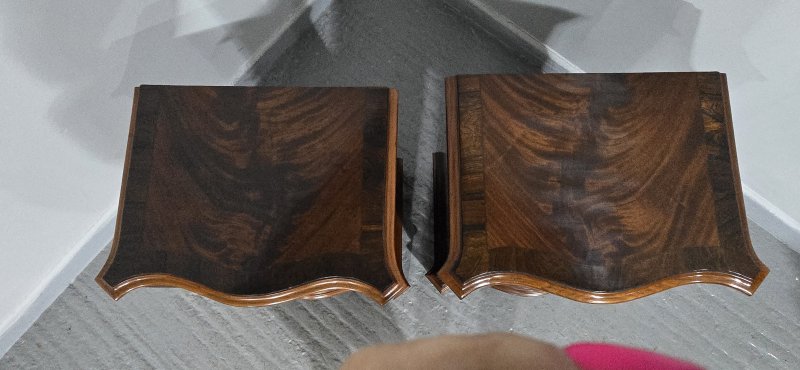 Pair Serpentine Mahogany Bedside Lamp Chests of Drawers - Image 10