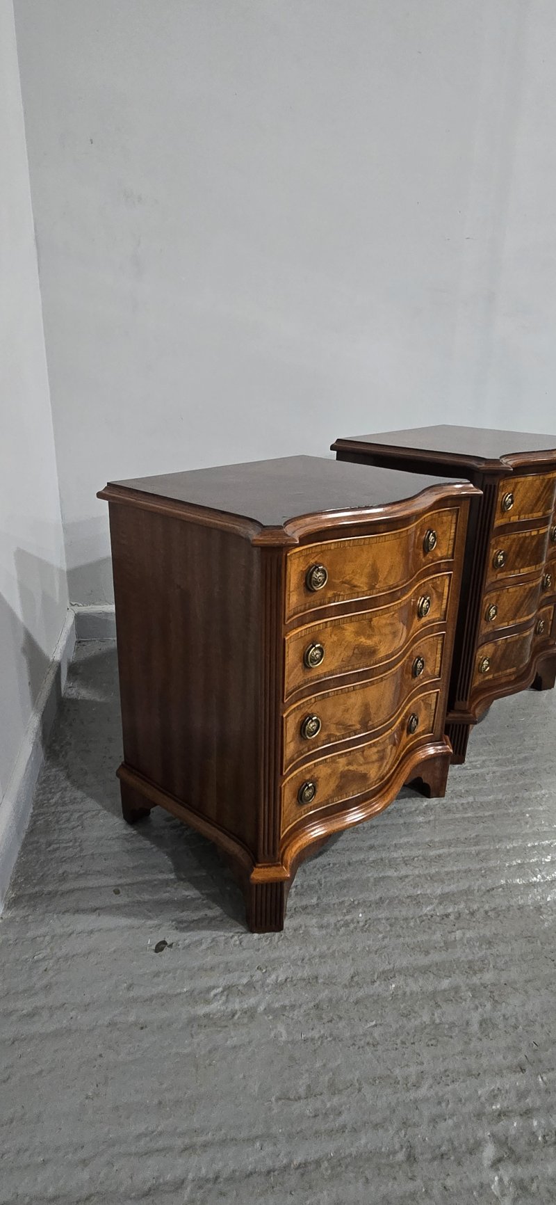 Pair Serpentine Mahogany Bedside Lamp Chests of Drawers - Image 9