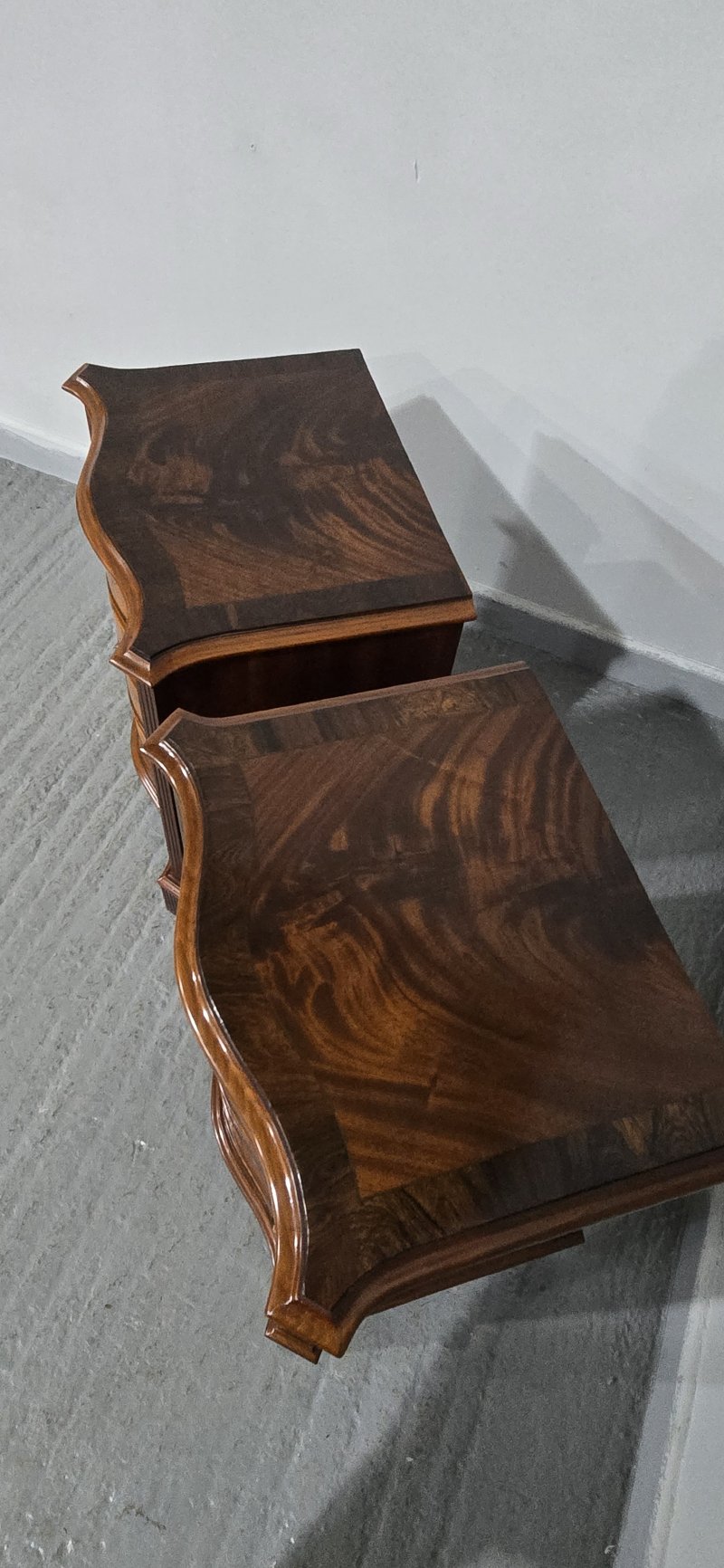 Pair Serpentine Mahogany Bedside Lamp Chests of Drawers - Image 7