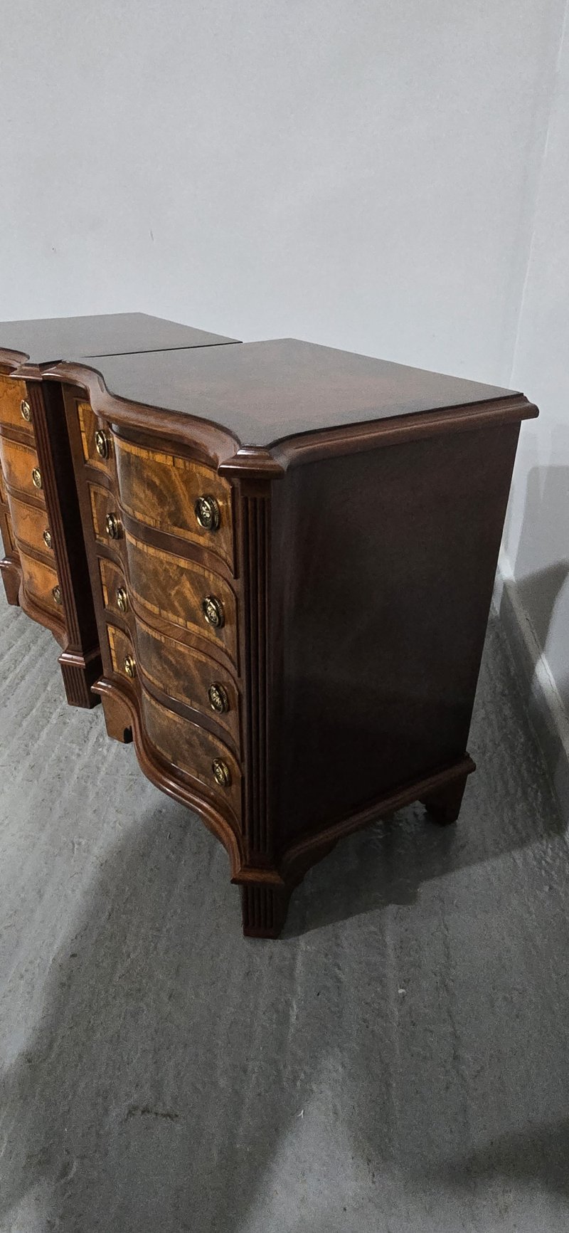 Pair Serpentine Mahogany Bedside Lamp Chests of Drawers - Image 8
