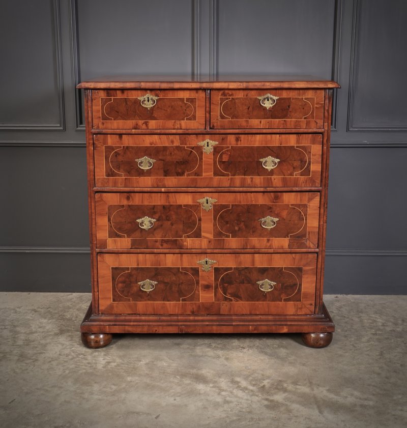 17th Century Oyster Veneered Chest Of Drawers - Image 3