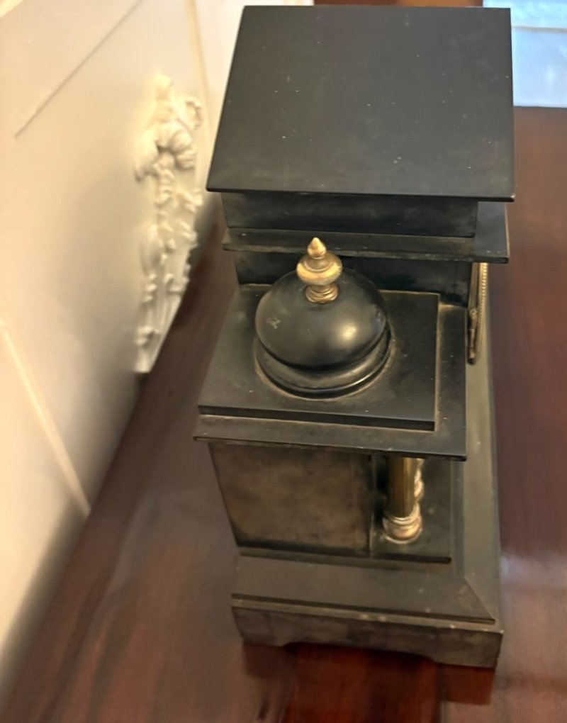 Antique French Black Marble & Gilt Brass Architectural Mantel Clock - Image 5