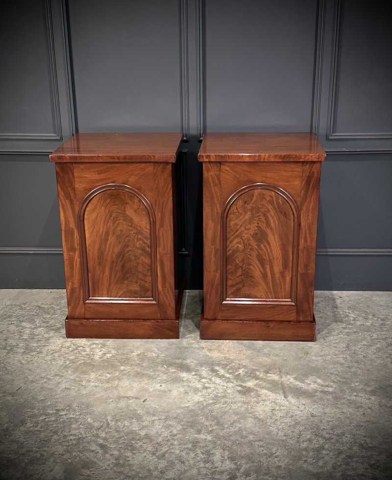 Pair of Large Flame Mahogany Bedside Cabinets - Image 5