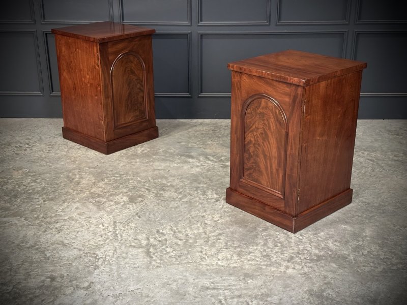 Pair of Large Flame Mahogany Bedside Cabinets - Image 2