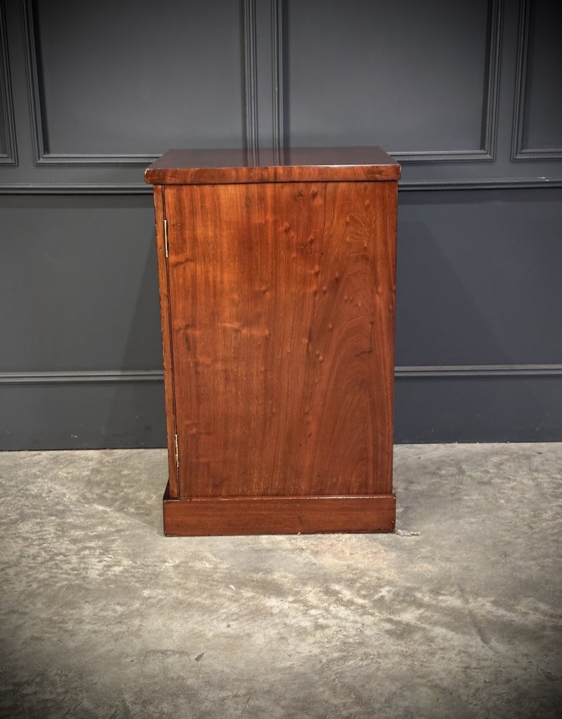 Pair of Large Flame Mahogany Bedside Cabinets - Image 9