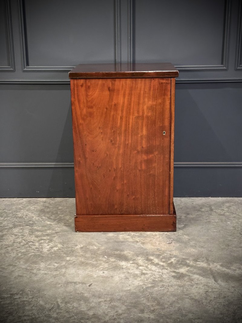Pair of Large Flame Mahogany Bedside Cabinets - Image 12