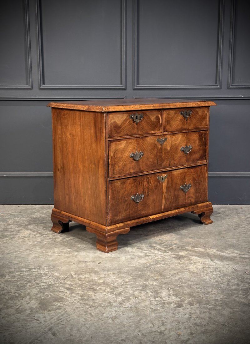 18th Century Queen Anne Walnut Chest of Drawers