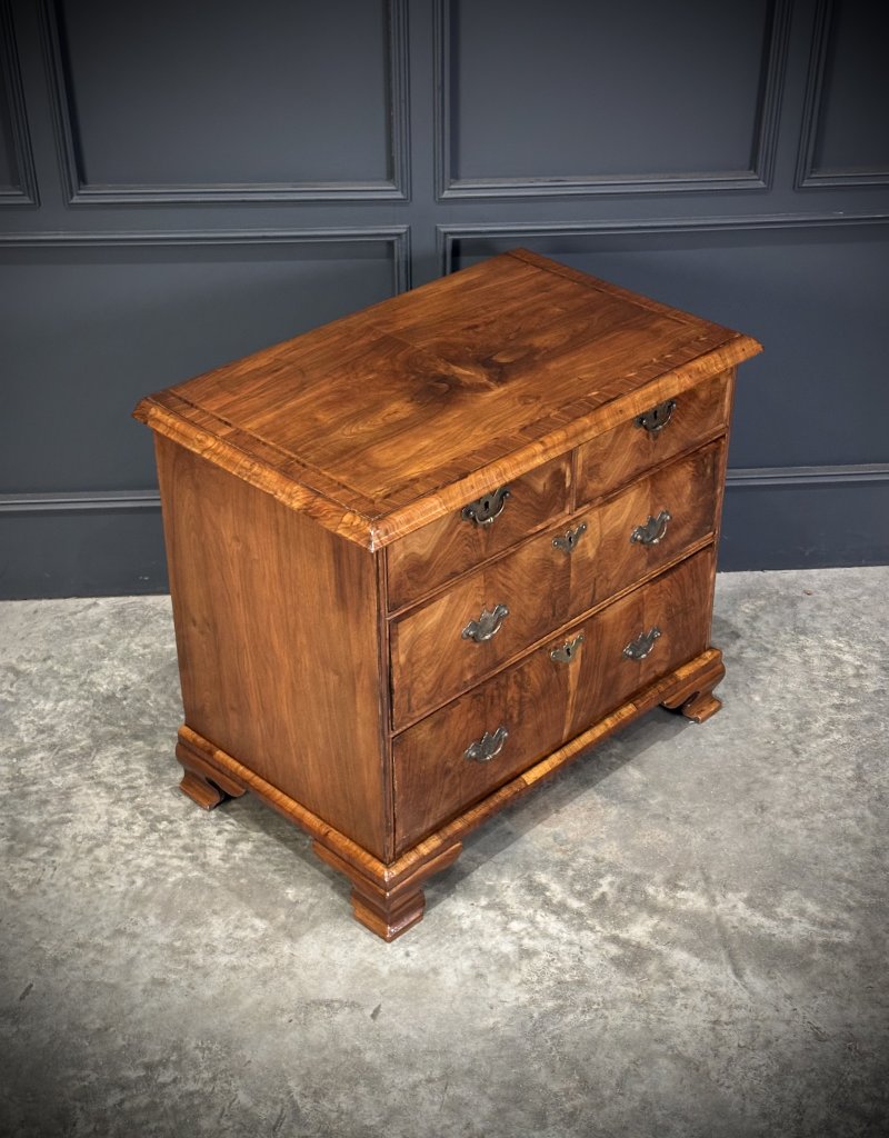 18th Century Queen Anne Walnut Chest of Drawers - Image 3