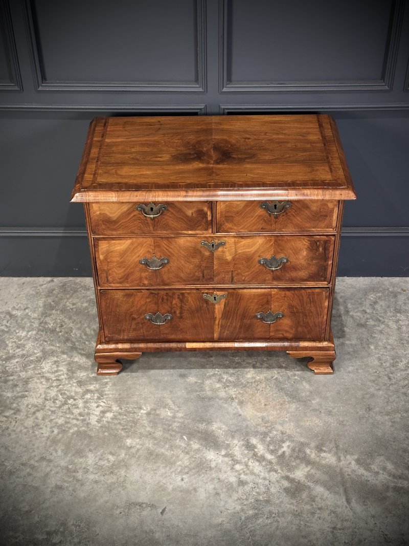 18th Century Queen Anne Walnut Chest of Drawers - Image 4