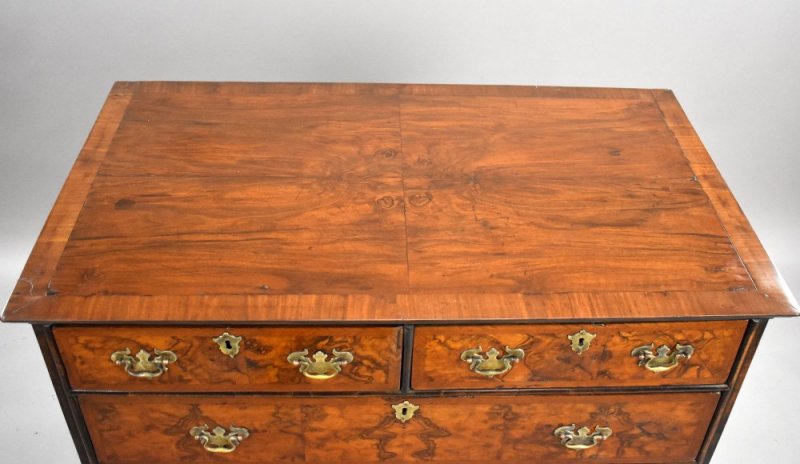 George III Burr Walnut Chest of Drawers - Image 5