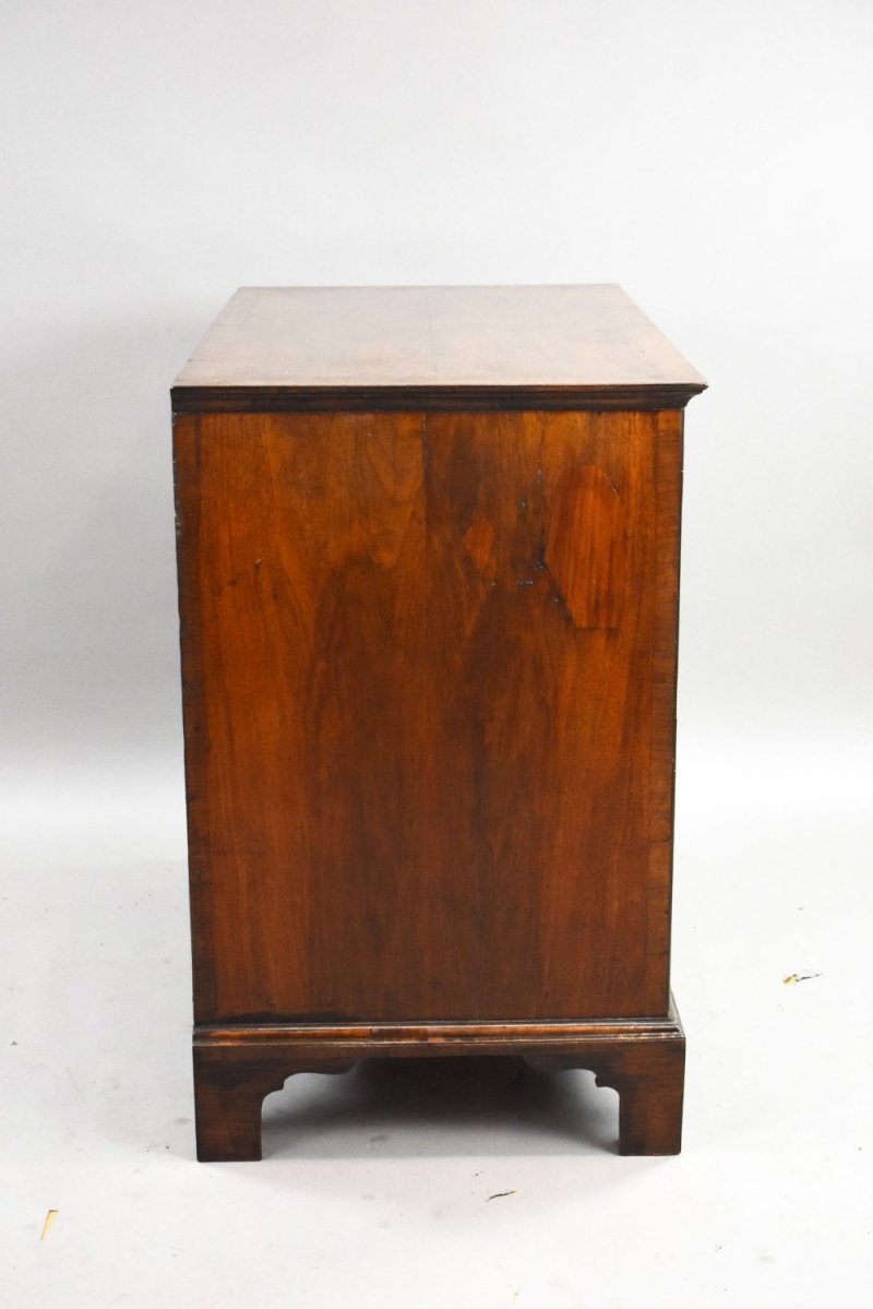 George III Burr Walnut Chest of Drawers - Image 4