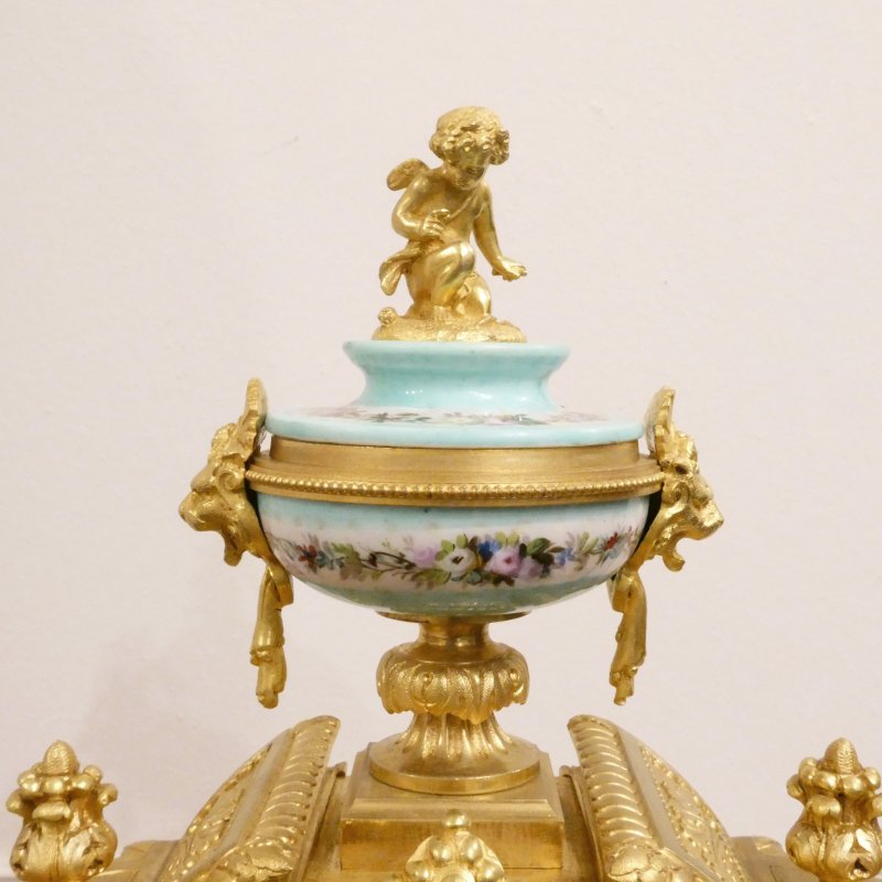 French Gilt Bronze & Porcelain Mantel Clock - Image 10