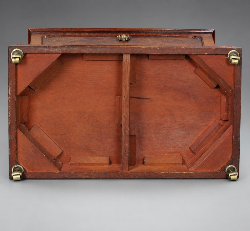 A Superb Regency Flame Mahogany Wine Cooler - Image 4