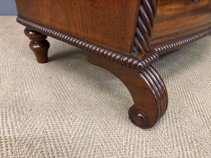 Regency Period Mahogany Bow Fronted Chest of Drawers - Image 3