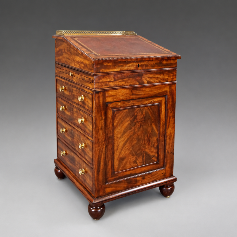 A fine Gillows flame mahogany Davenport - Image 2