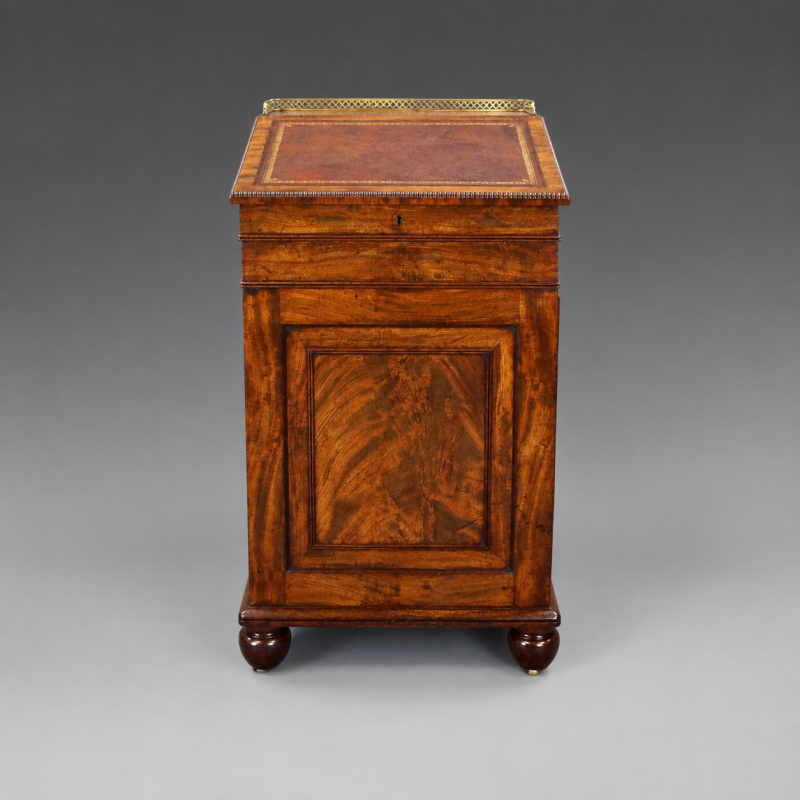 A fine Gillows flame mahogany Davenport - Image 3