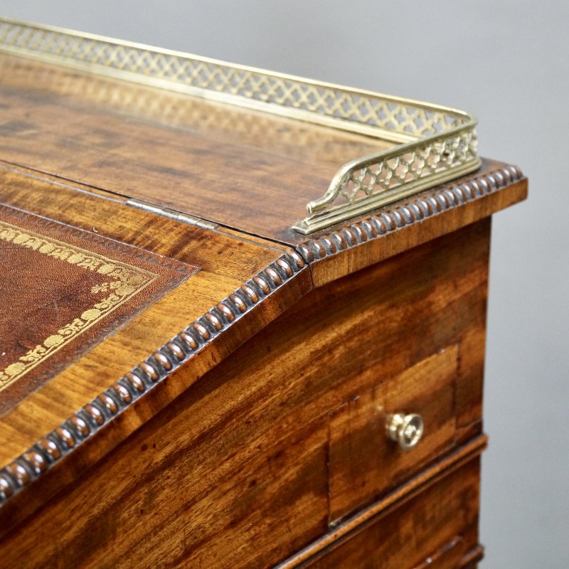 A fine Gillows flame mahogany Davenport - Image 5