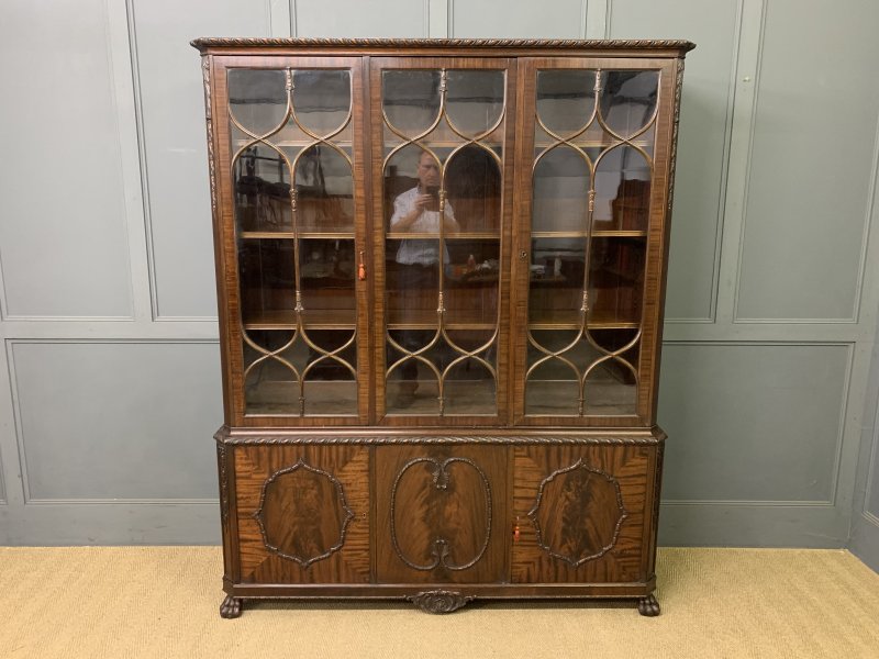 Chippendale Style Mahogany Bookcase by Hille - Image 7
