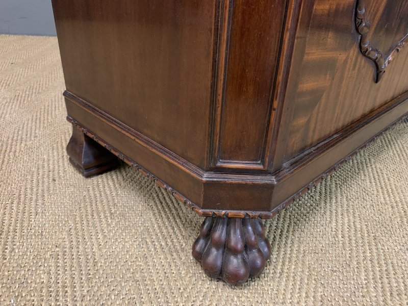 Chippendale Style Mahogany Bookcase by Hille - Image 15
