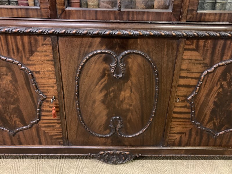 Chippendale Style Mahogany Bookcase by Hille - Image 12