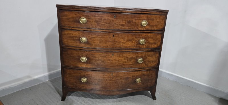 Superior Georgian Bow Front Chest of Drawers - Image 3