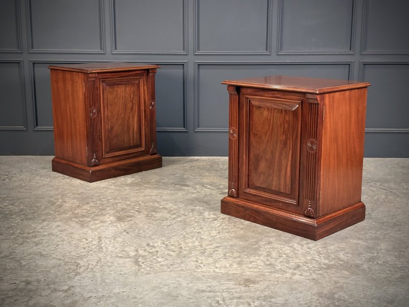 Pair of Victorian Mahogany Bedside Cabinets - Image 2