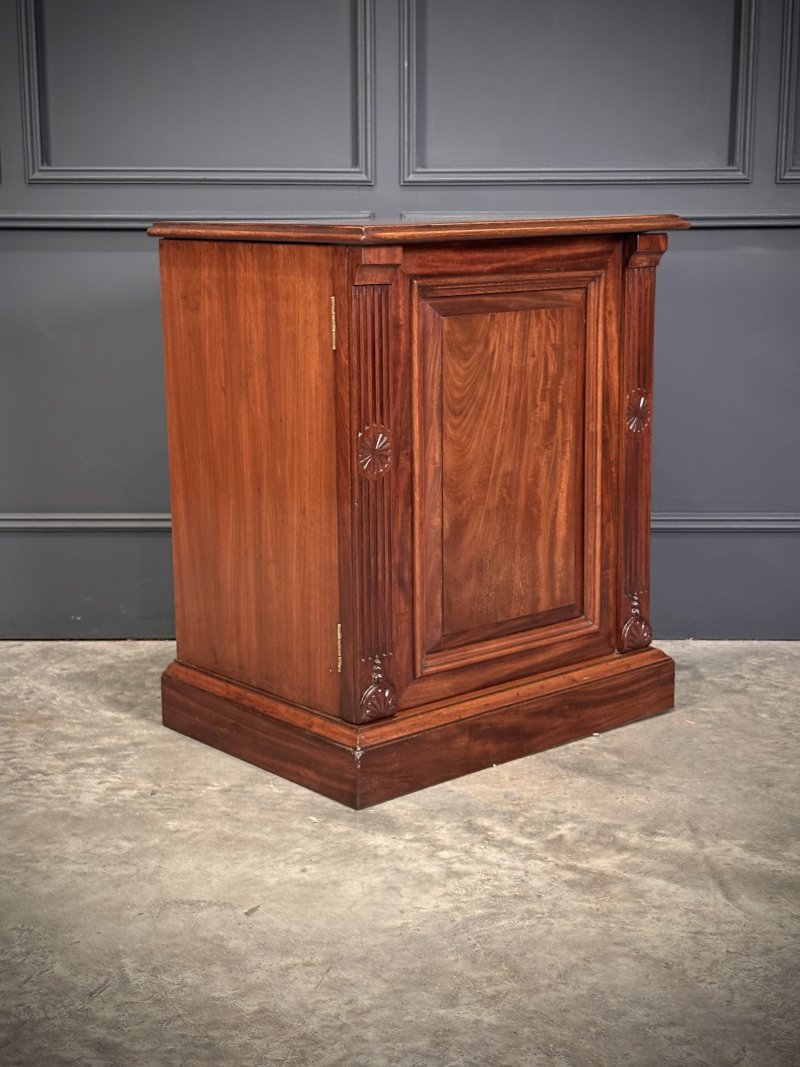 Pair of Victorian Mahogany Bedside Cabinets - Image 6