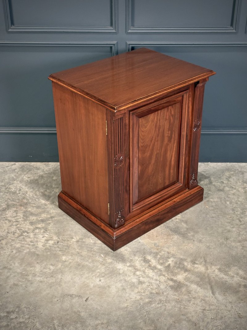 Pair of Victorian Mahogany Bedside Cabinets - Image 15