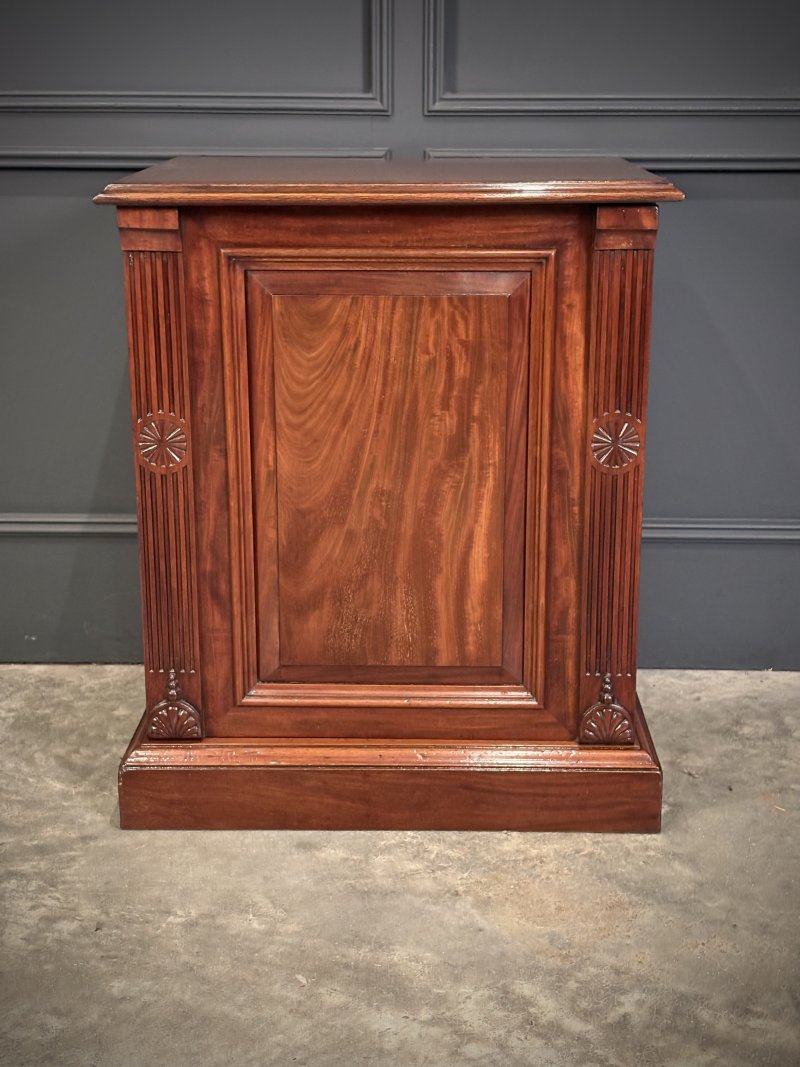 Pair of Victorian Mahogany Bedside Cabinets - Image 4