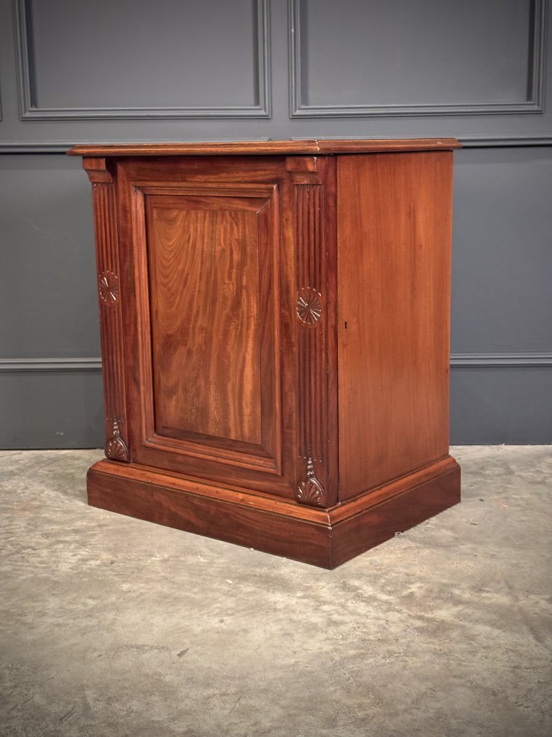 Pair of Victorian Mahogany Bedside Cabinets - Image 11