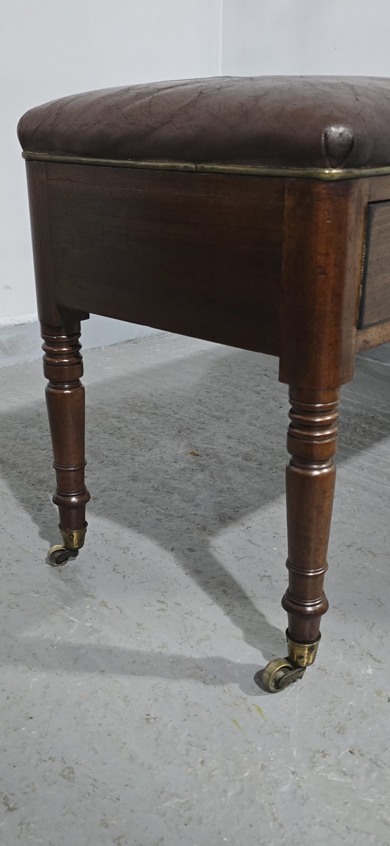 Regency Duet Window Stool - Image 4