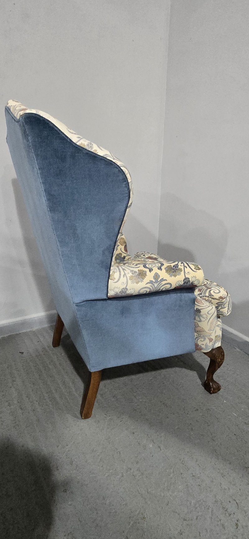 Large Superb Wing Armchair - Image 7