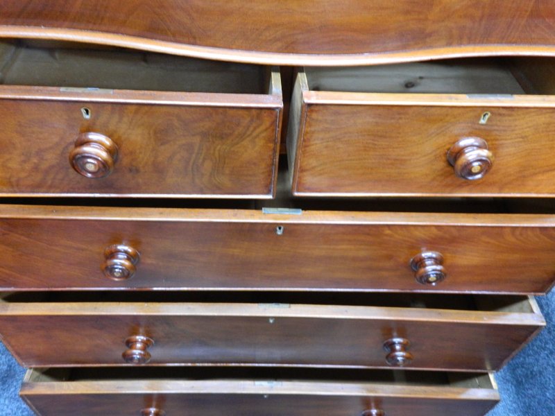 Antique Victorian Scottish Mahogany Chest of Drawers, 19th Century Serpentine Scotch Dresser. - Image 5
