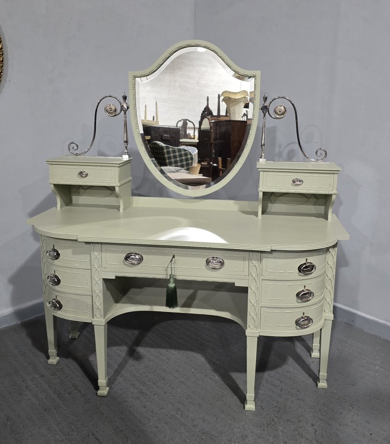 Outstanding Painted Dressing Table - Image 2
