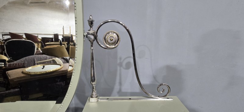 Outstanding Painted Dressing Table - Image 3