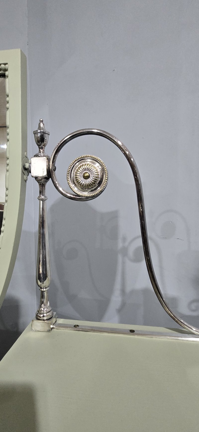 Outstanding Painted Dressing Table - Image 4