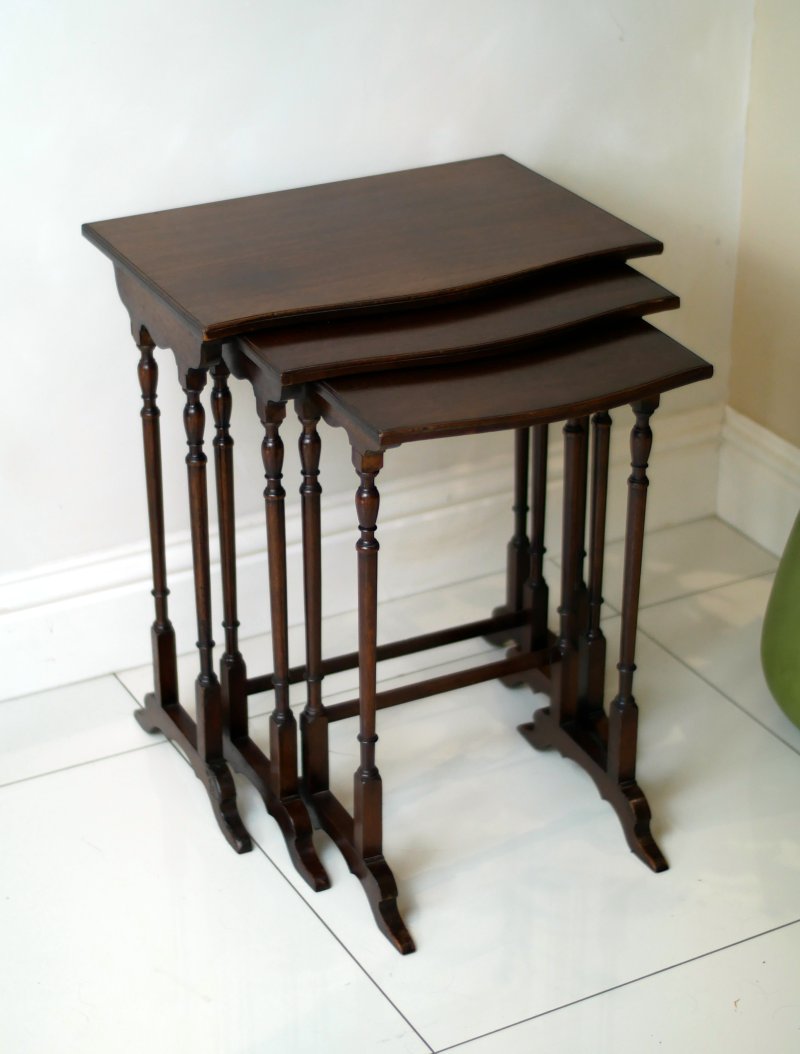 An Exceptional Antique Nest of Tables by Waring & Gillows - Image 3