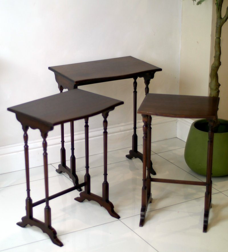 An Exceptional Antique Nest of Tables by Waring & Gillows - Image 4
