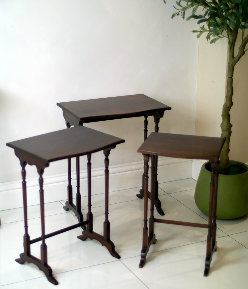 An Exceptional Antique Nest of Tables by Waring & Gillows - Image 6
