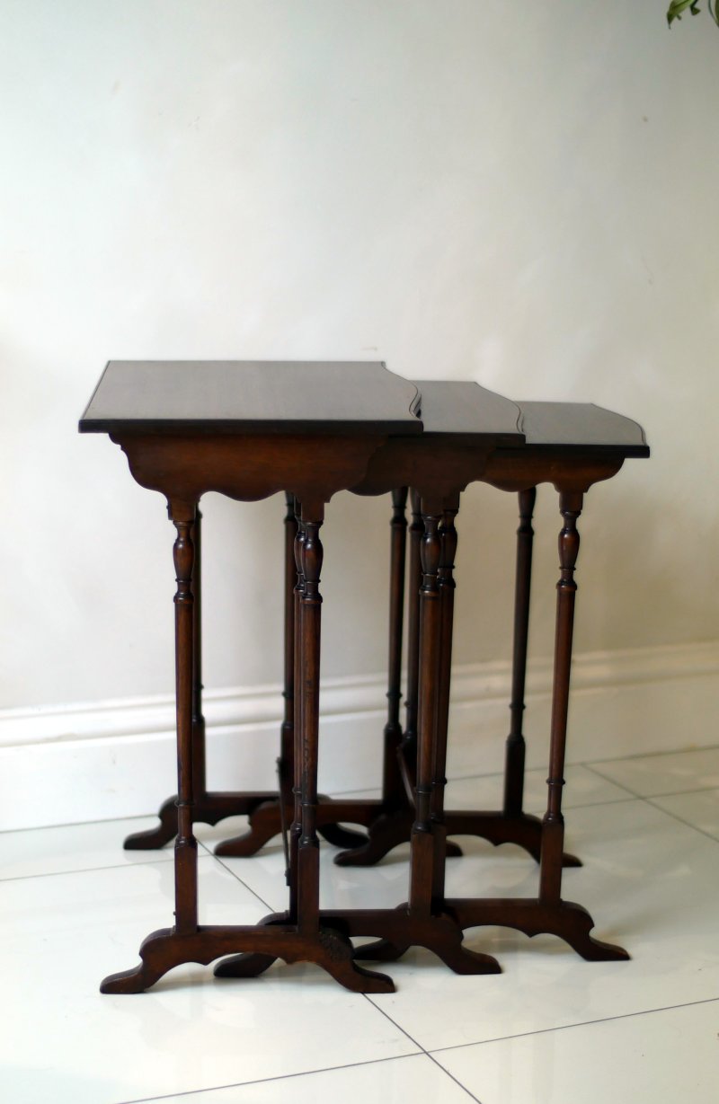 An Exceptional Antique Nest of Tables by Waring & Gillows - Image 11
