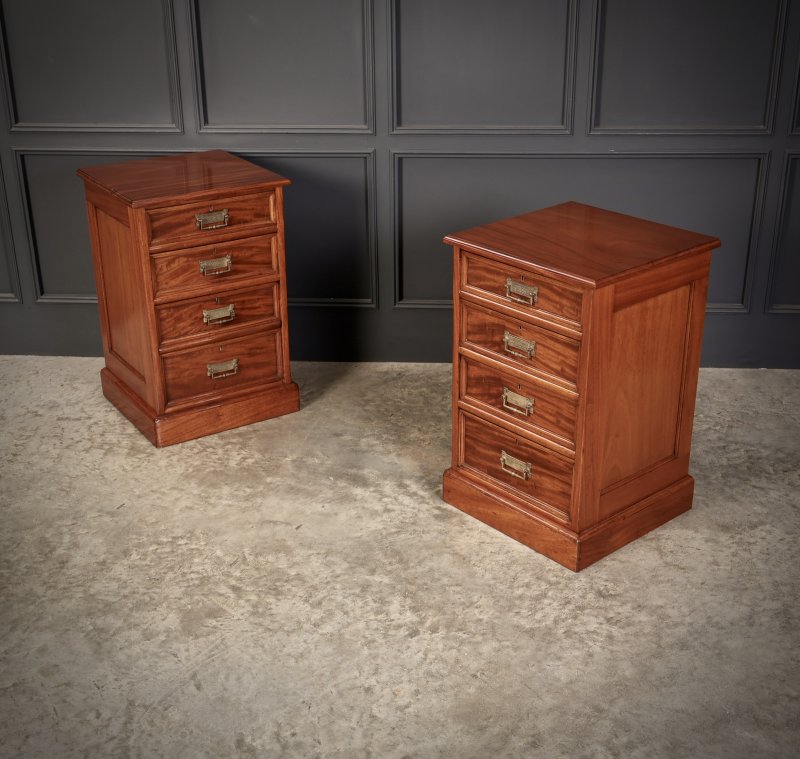 Large Pair Of Victorian Mahogany Bedside Chests - Image 3