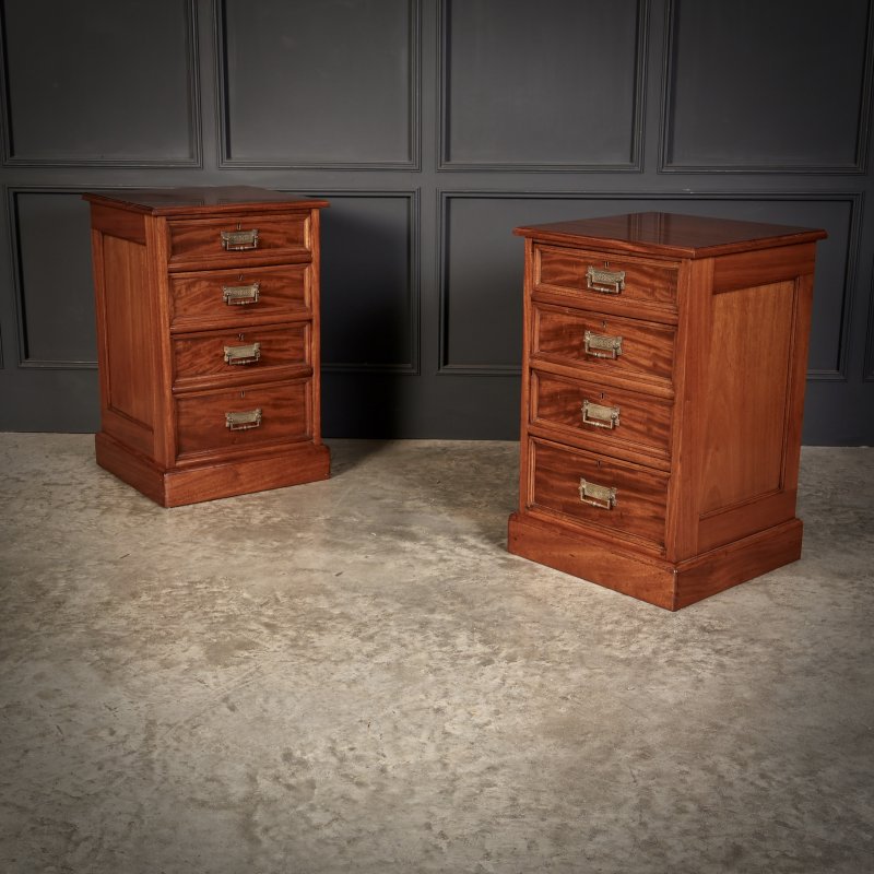 Large Pair Of Victorian Mahogany Bedside Chests - Image 2