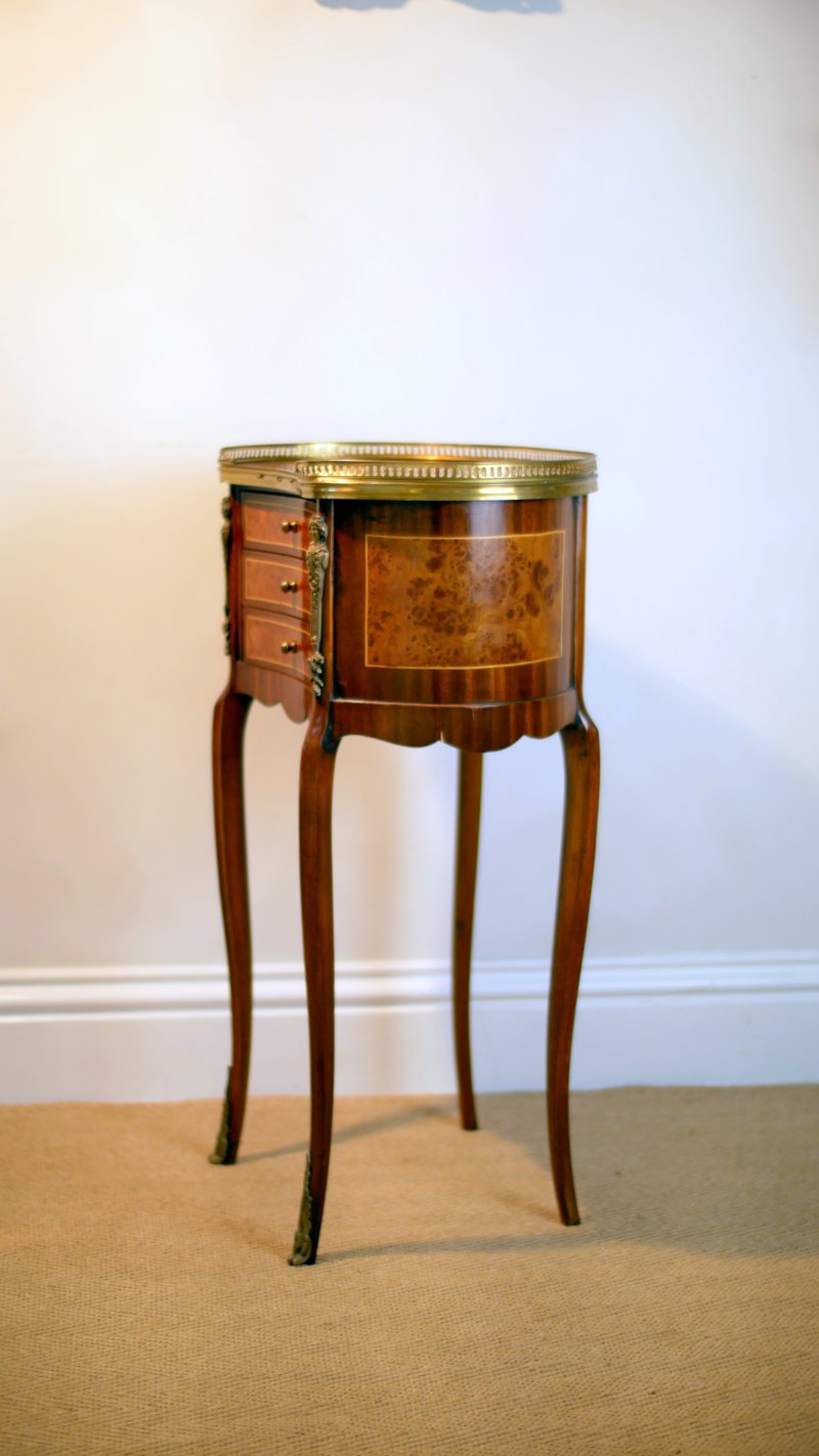 Fine French Louis XV Style Burr Walnut & Mahogany Kidney-Shaped Hall Side Table - Image 3