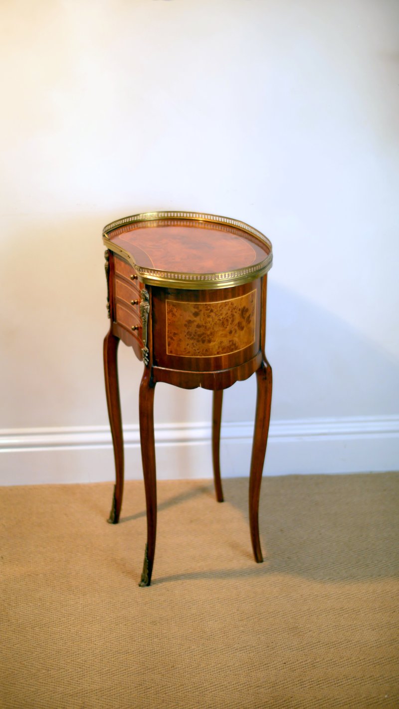Fine French Louis XV Style Burr Walnut & Mahogany Kidney-Shaped Hall Side Table - Image 4