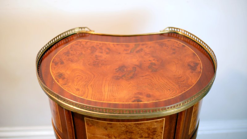 Fine French Louis XV Style Burr Walnut & Mahogany Kidney-Shaped Hall Side Table - Image 7