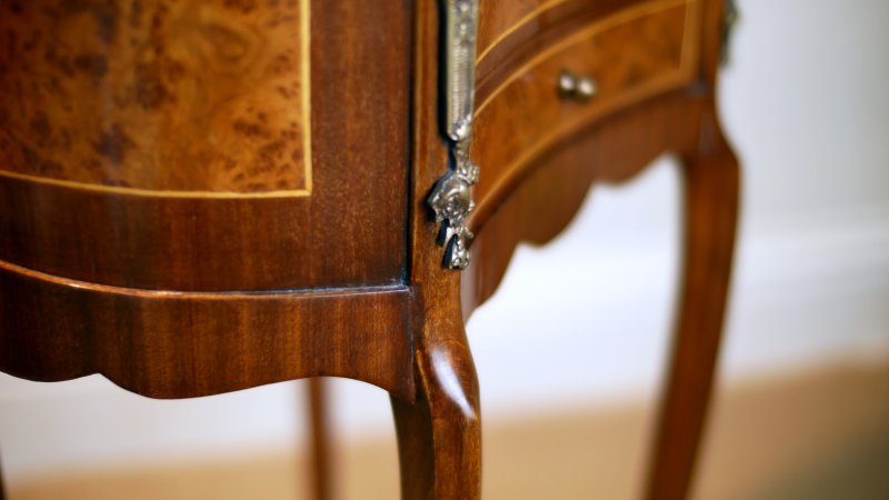 Fine French Louis XV Style Burr Walnut & Mahogany Kidney-Shaped Hall Side Table - Image 13
