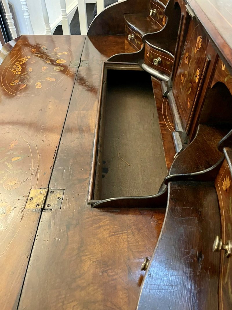 Antique 18th Century Quality Burr Walnut Floral Marquetry Inlaid Bombe Shaped Bureau - Image 25