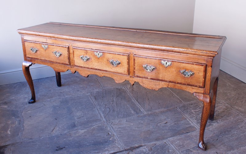 An 18th Century Cabriole Leg Dresser Base - Image 3
