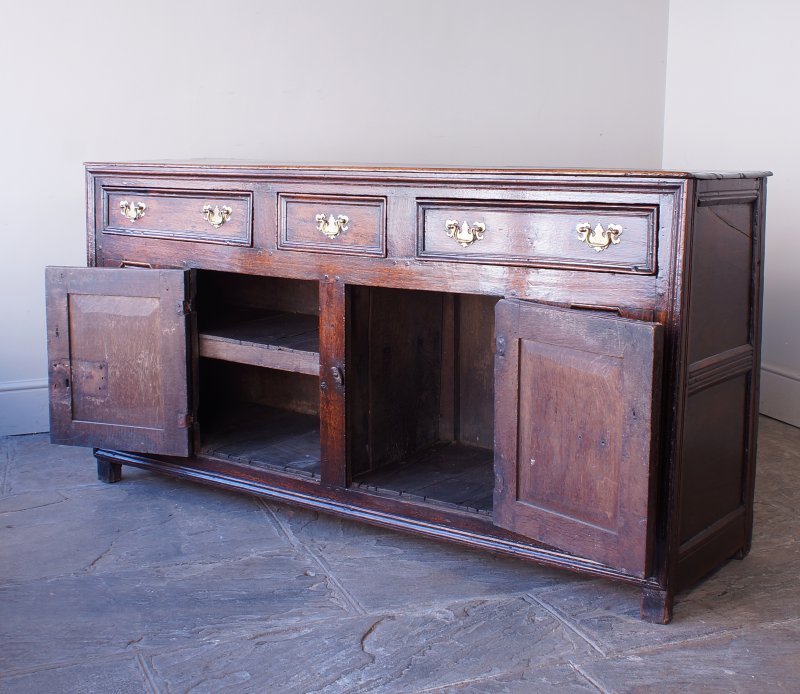 A Superb Small 17th-century Dresser Base. - Image 15