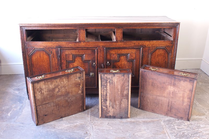 A Superb Small 17th-century Dresser Base. - Image 9